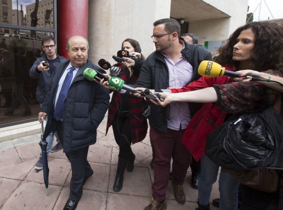 El gobierno local tilda de muy "grave" la nueva citación del exalcalde por el caso Serrallo