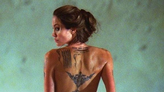 Angelina Jolie desvela el tatuaje secreto que se hizo por Brad Pitt