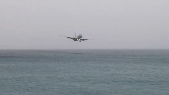 Un avión casi se estrella en el mar Caribe al intentar aterrizar en una isla