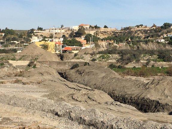 Obras de instalación del contador de consumo de los municipios del Bajo Andarax.