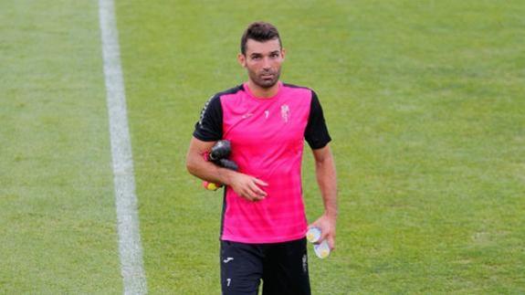 Barral, en un entrenamiento con el Granada