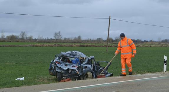 Mueren tres miembros de la misma familia tras chocar contra un autobús del Imserso