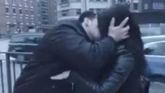 El chico que engaña a las chicas y las besa en la calle va a ser juzgado por abuso sexual