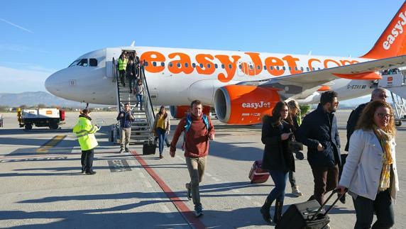Los pasajeros del avión aterrizan en Granada 