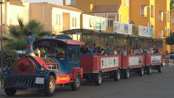 El tren turístico vuelve a las calles de Almería
