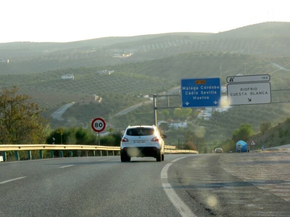 Tramo de la A-92 a la altura de Loja donde se ha instalado el radar.