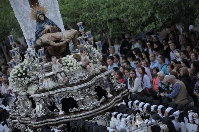Nuestra Señora de las Angustias, del siglo XVIII, en la plaza de Santa María de la capital jienense.