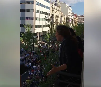 El genial vídeo de Estrella Morente cantándole a Los Gitanos desde la Gran Vía