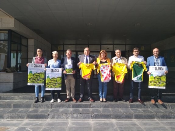 Acto de presentación de la XXXIII Clásica Ciudad de Torredonjimeno, que tendrá lugar el próximo domingo 23 de abril. 