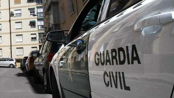 Un año y nueve meses de cárcel para una guardia civil por robar 107 euros a dos compañeros