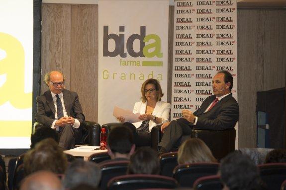 Luis Gutiérrez, Guadalupe Hermoso y Francisco Marín, durante el coloquio en el salón de actos de la ONCE.