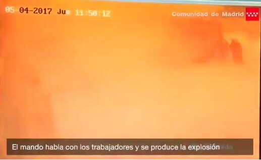 El impactante vídeo de la brutal explosión en Madrid que expulsó a los bomberos