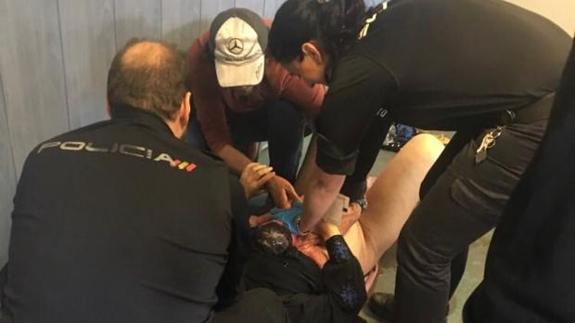 Dos policías asisten un parto en pleno aeropuerto de Barajas