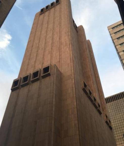 El edificio sin ventanas que intriga a Twitter