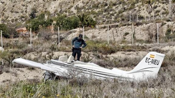 Dos muertos al estrellarse un ultraligero en Alicante