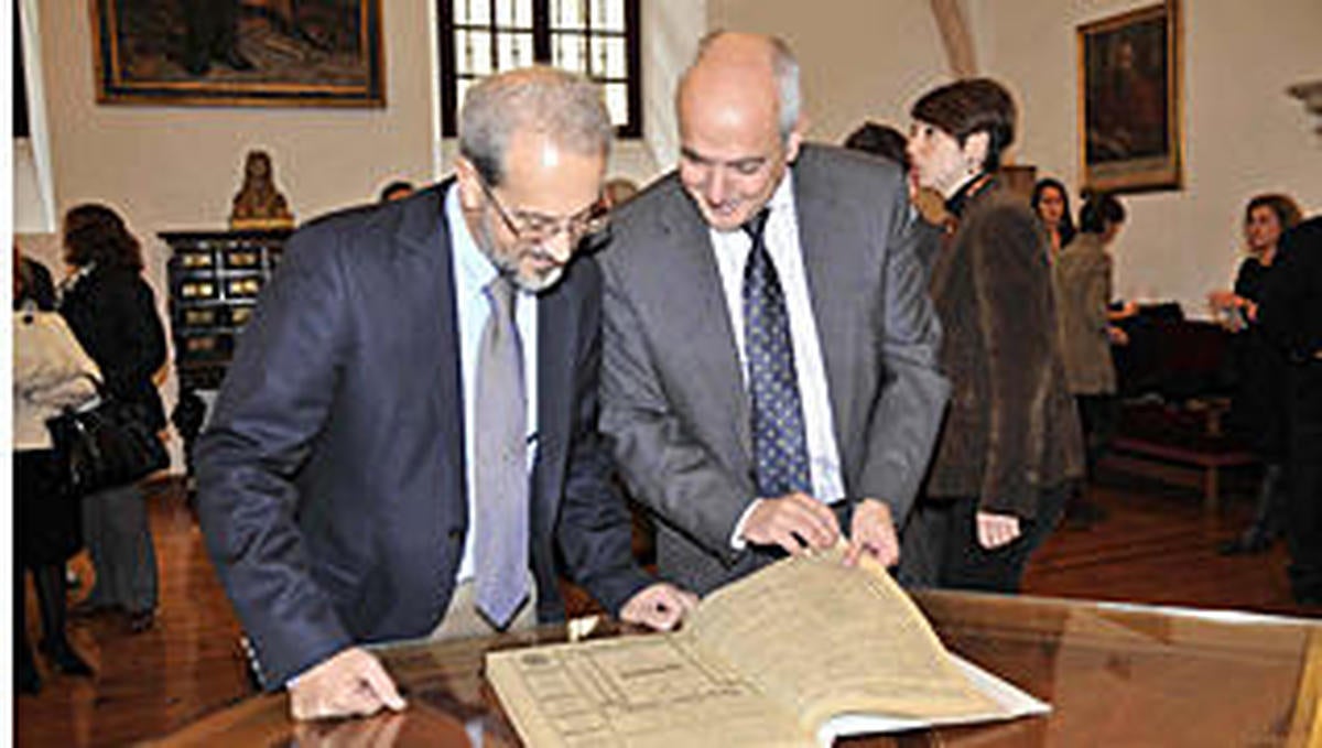 GRUPOSA dona el fondo digitalizado de LA GACETA a la Universidad