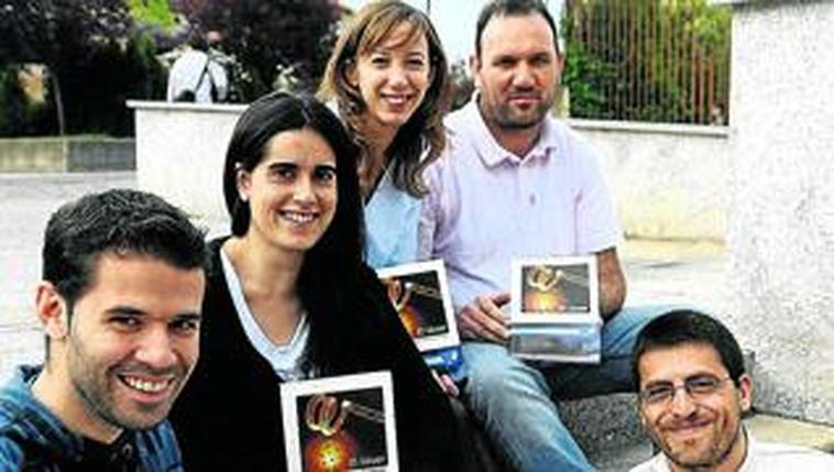 La asociación de alumnos de óptica publica un libro para acercar el láser a la sociedad