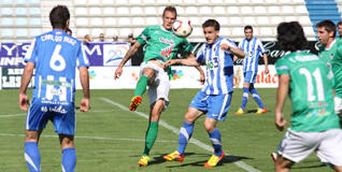 El Guijuelo empata ante la Ponferradina y se queda sin el quinto puesto y la Copa (2-2)