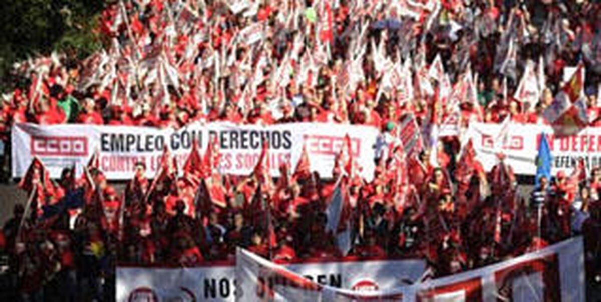 Miles de personas piden a Rajoy un referéndum sobre los recortes