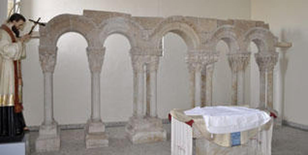 El falso claustro de Palamós podría estar integrado por restos románicos de edificios salmantinos