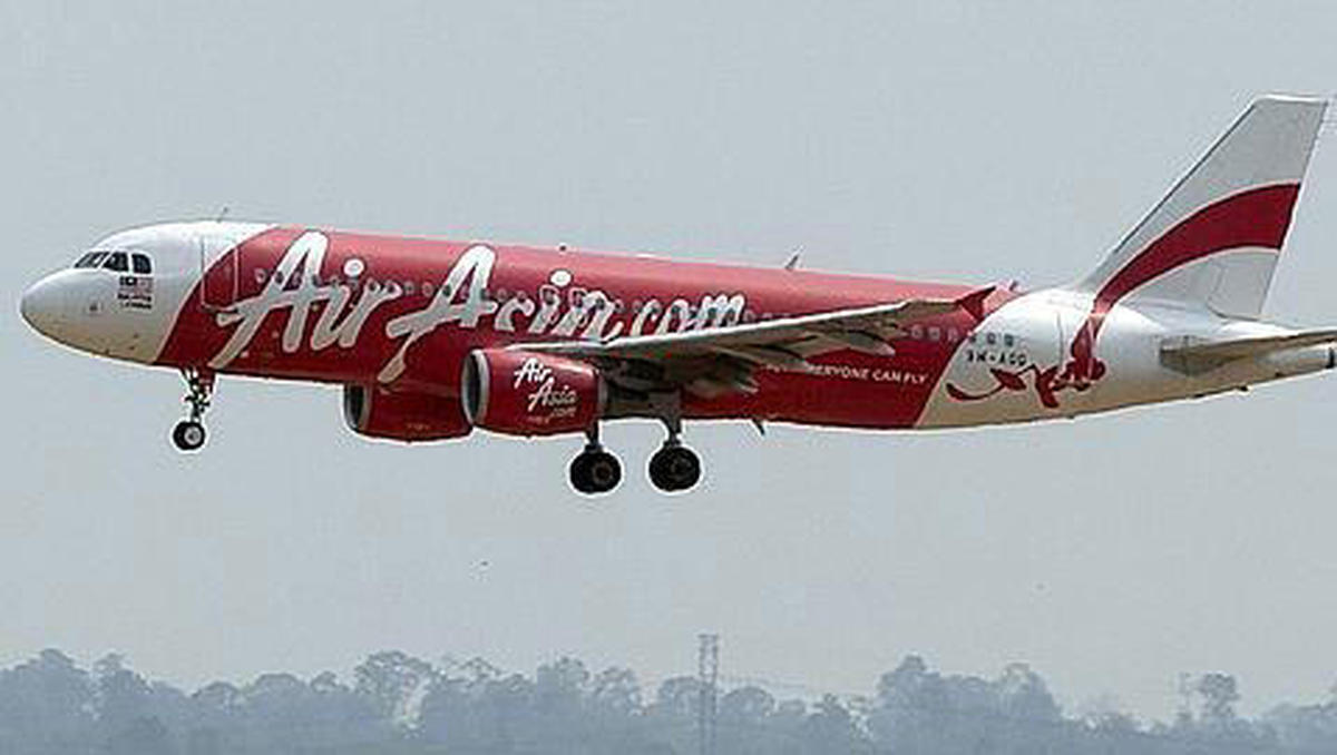 Los servicios de rescate dicen que el avión de AirAsia podría estar 'en el fondo del mar'