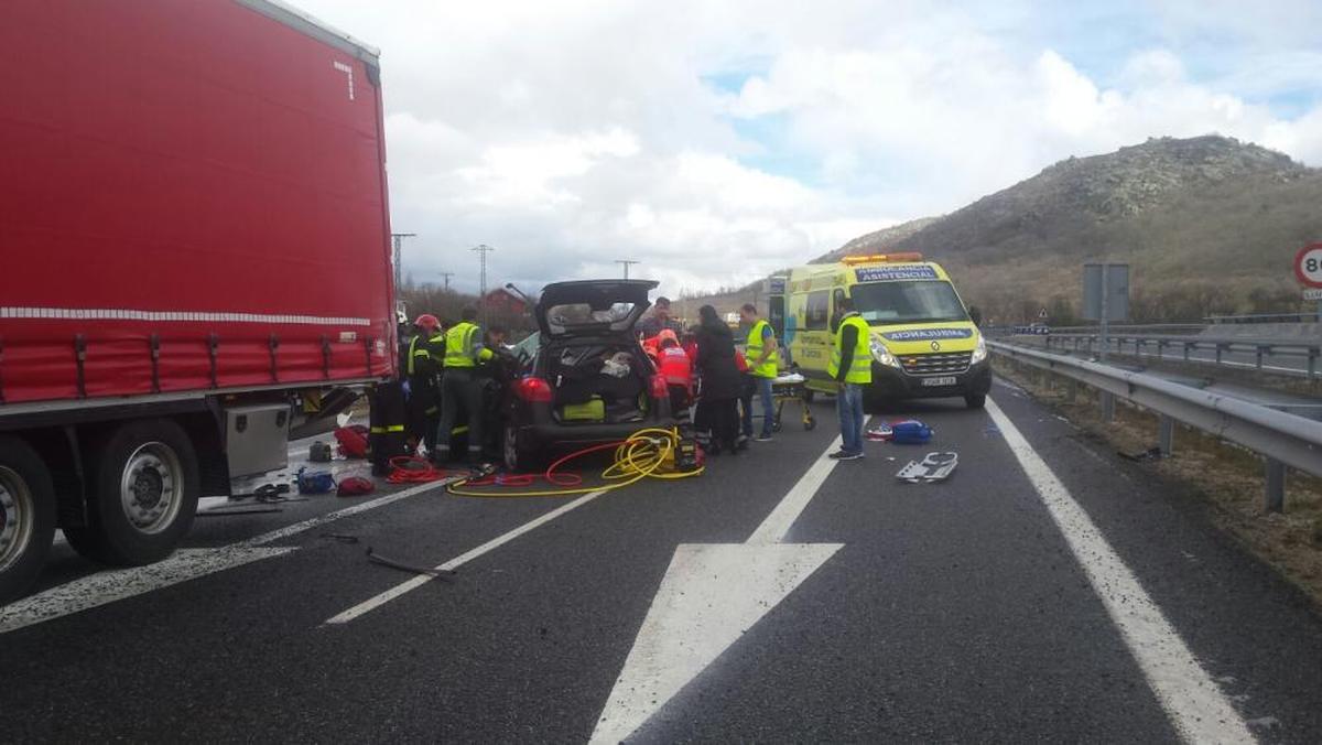 El granizo provoca un espectacular accidente múltiple en Vallejera