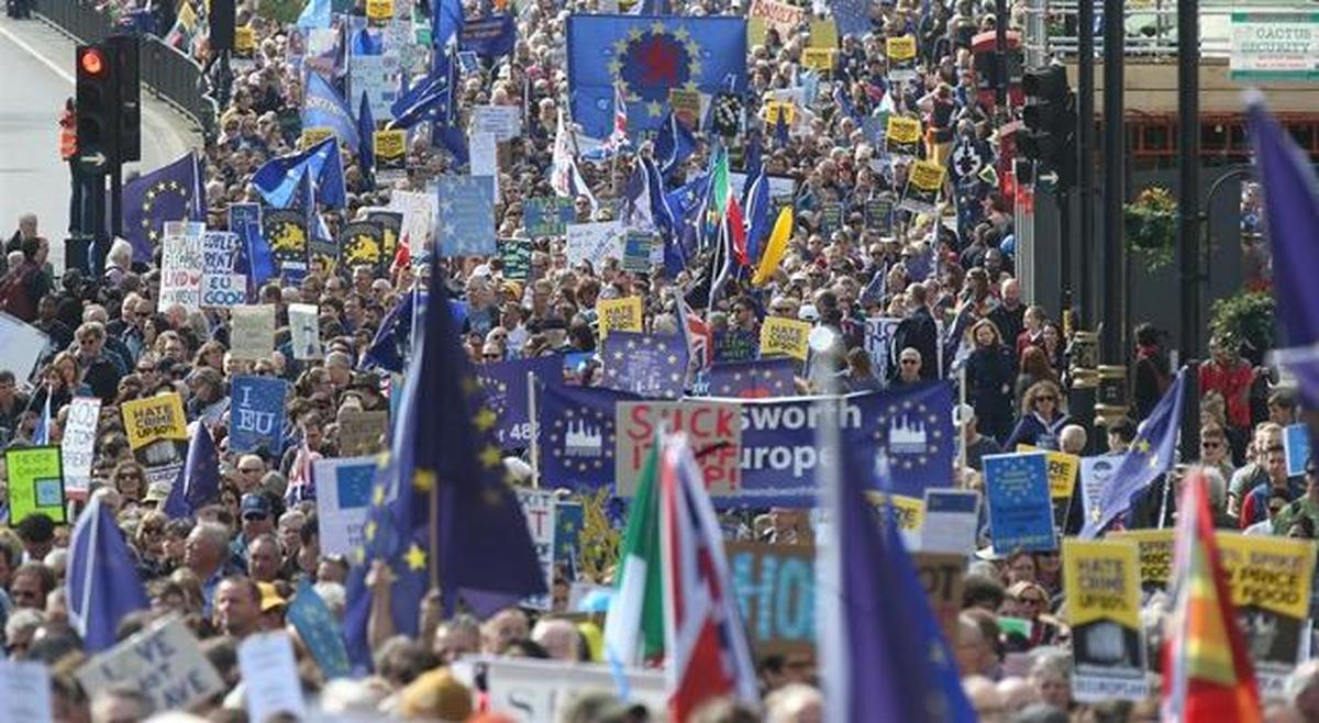 Miles de británicos protestan contra el 'Brexit' en Londres