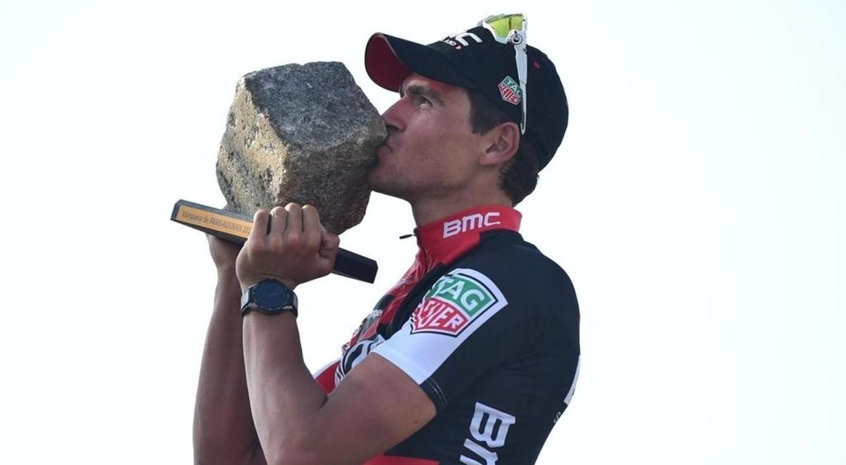 Van Avermaet se exhibe al sprint en la París-Roubaix para ganar su primer 'monumento'