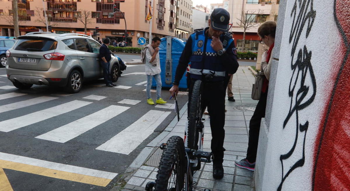 Colisión entre un turismo y un ciclista en Federico Anaya