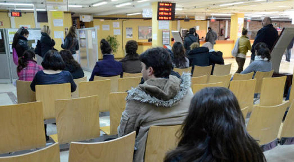Castilla y León registró 24.690 solicitudes de prestaciones por desempleo en marzo y 23.970 altas