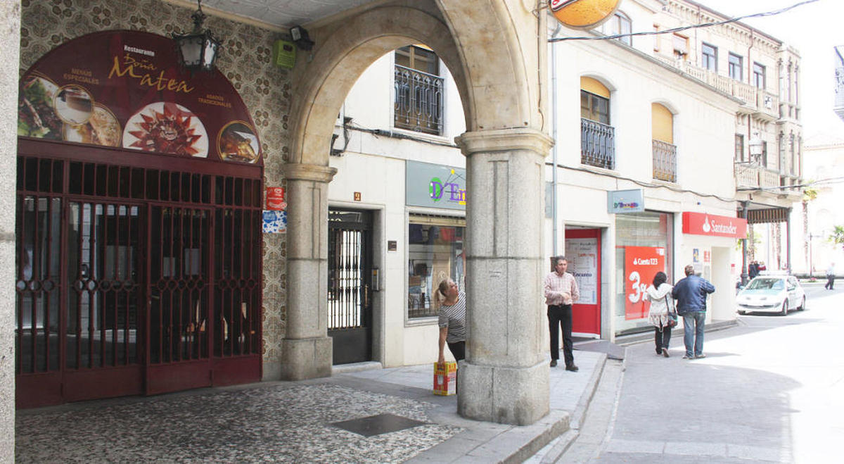 Los cacos desvalijan un establecimiento hostelero en la calle Sánchez Llevot en Alba