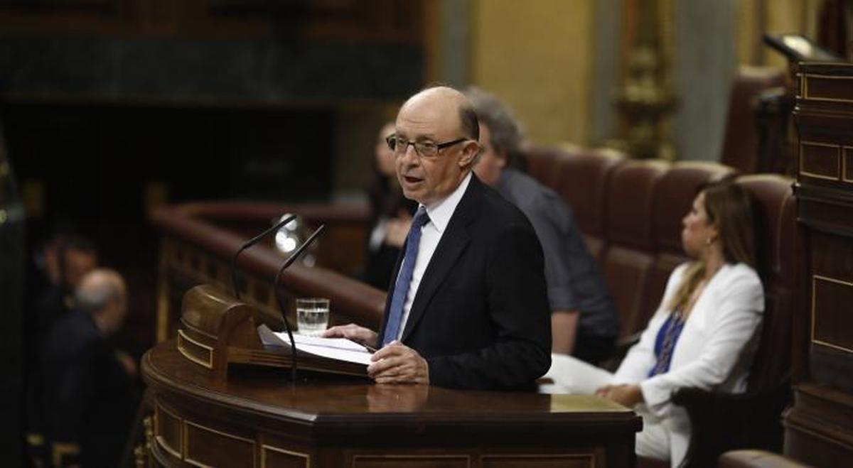 Montoro avanza subidas de sueldo para los funcionarios en el debate de Presupuestos