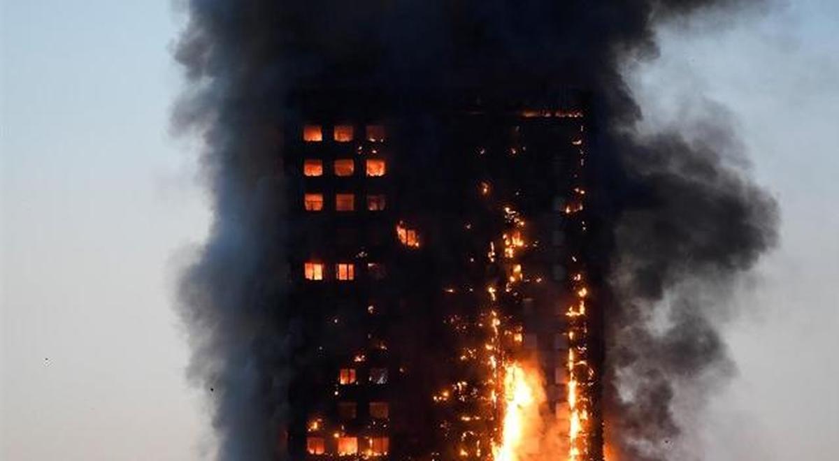 Aumentan a 12 los muertos por el incendio en la torre Grenfell de Londres