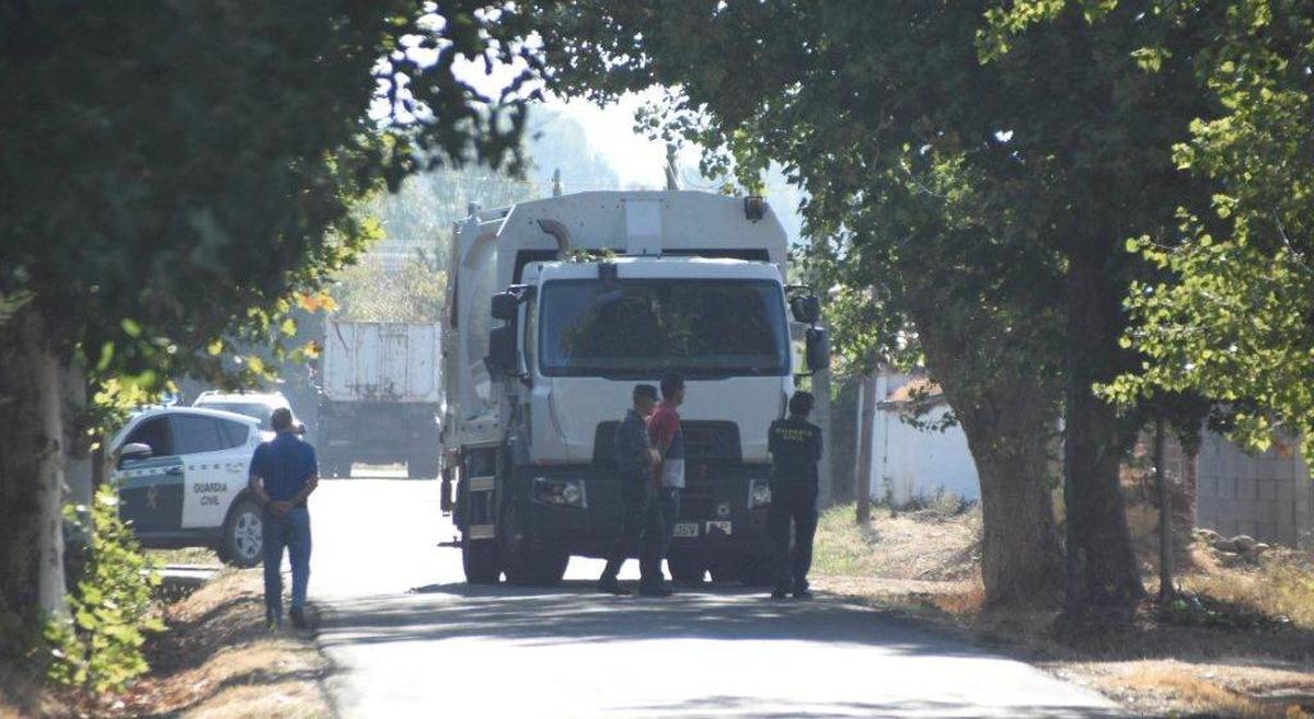 Vuelca un camión de la recogida de basuras en Ciudad Rodrigo