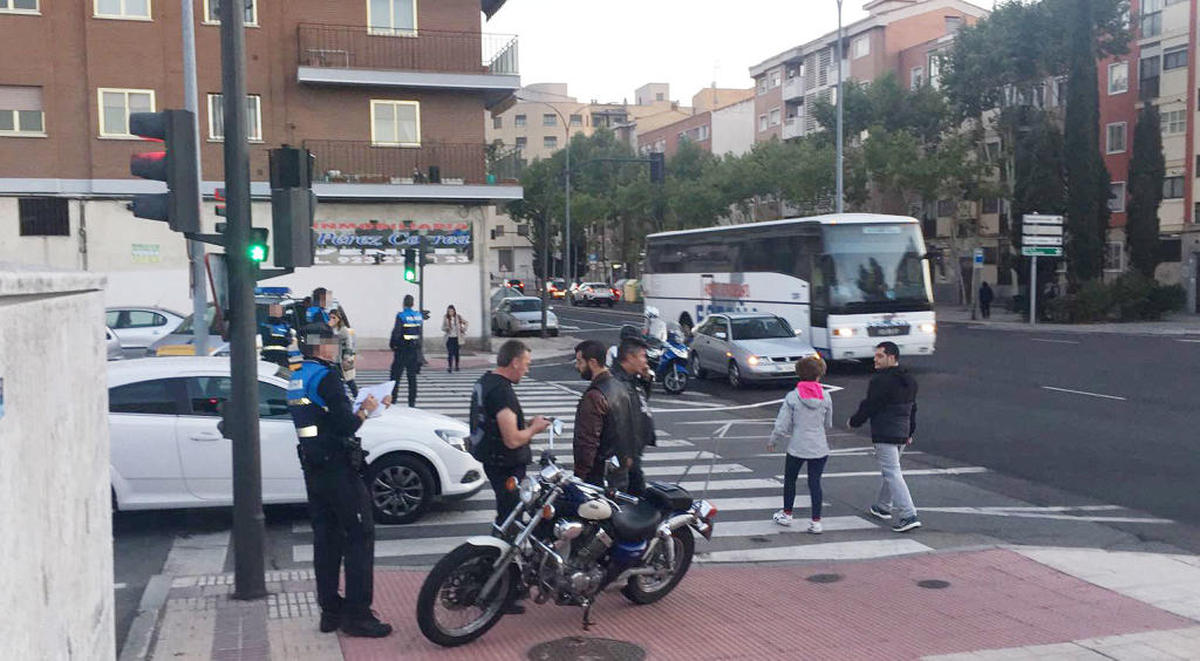 Una colisión entre una moto y un turismo se salda sin heridos graves en Salamanca