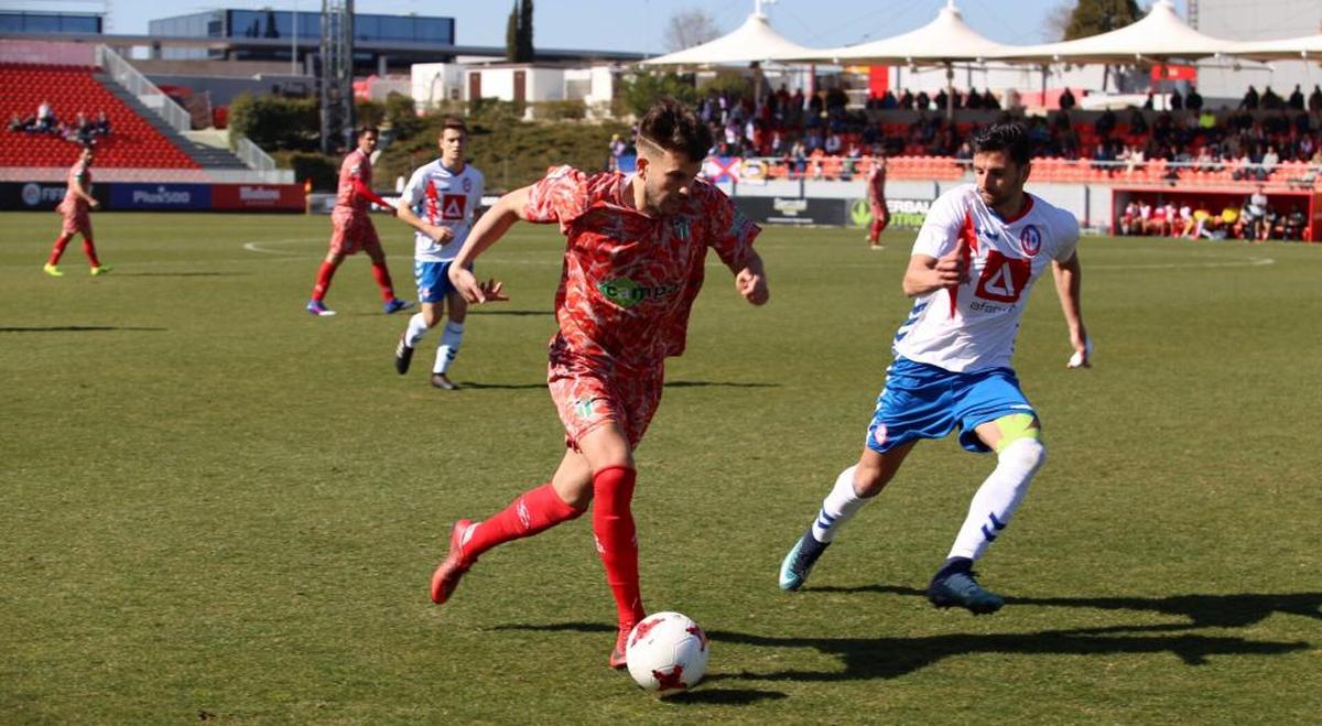 El Guijuelo va de menos a más y suma un punto en el campo del Rayo Majadahonda (1-1)