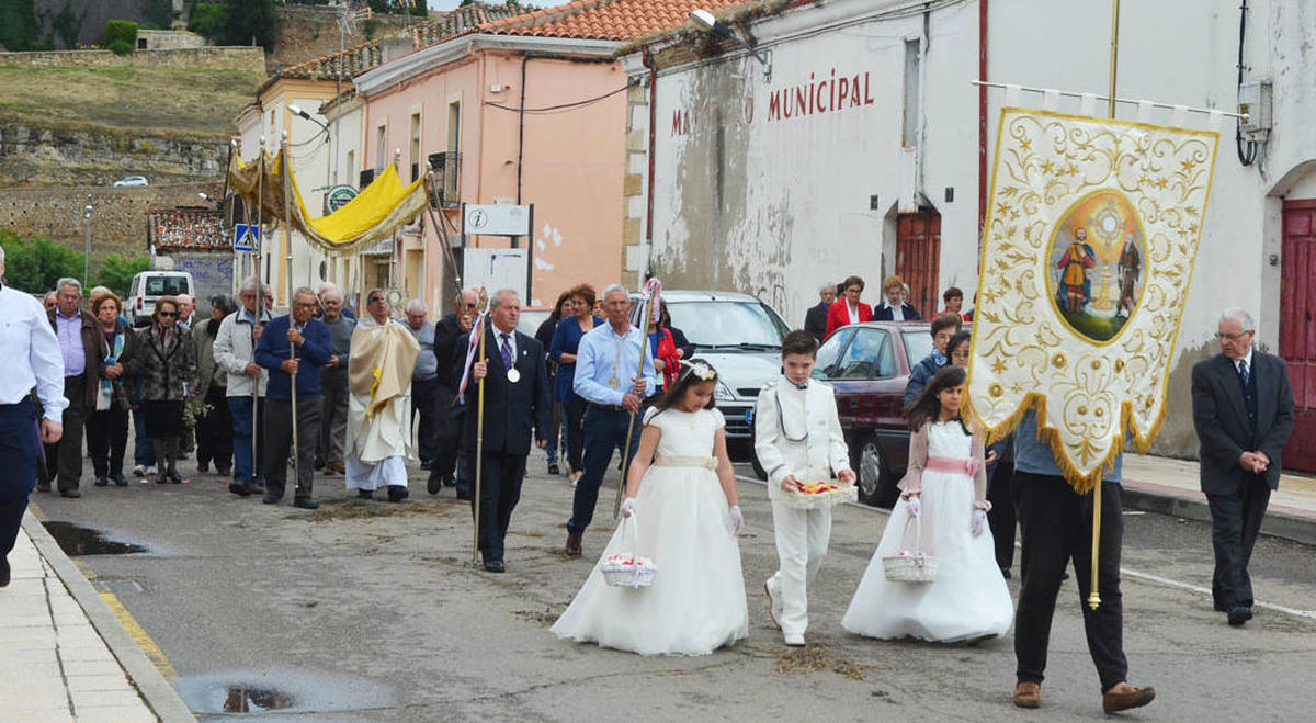 Una desfile amenazado por la lluvia