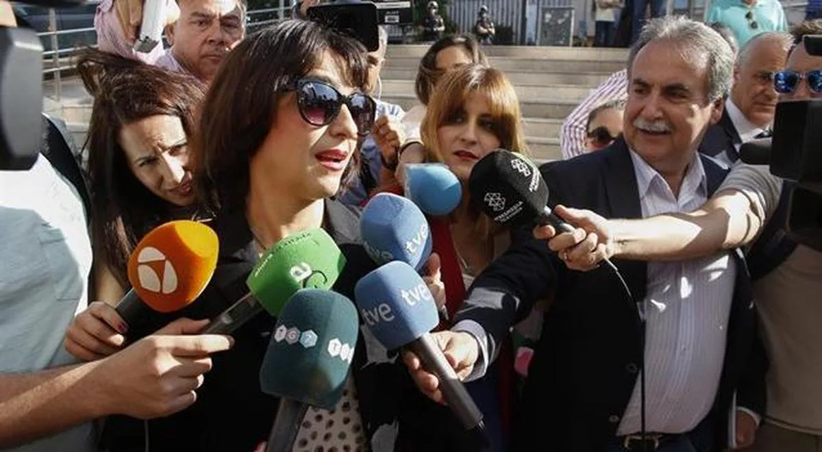 El abogado de Juana Rivas renuncia a su defensa y provoca la suspensión del juicio
