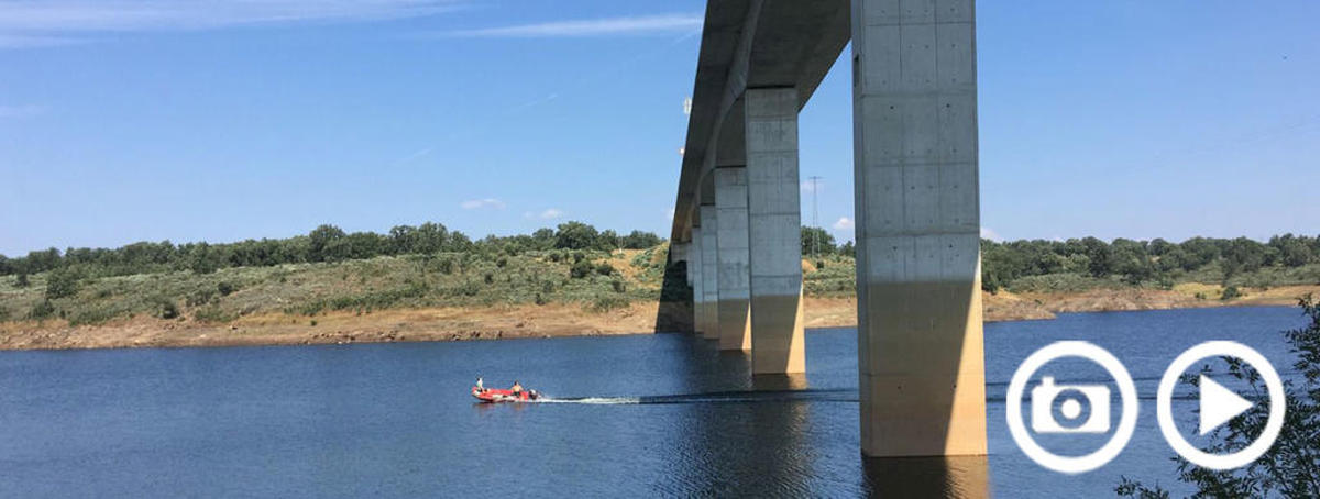 Buscan a un hombre desaparecido en el Águeda tras lanzarse al pantano de Irueña mientras su hijo le grababa