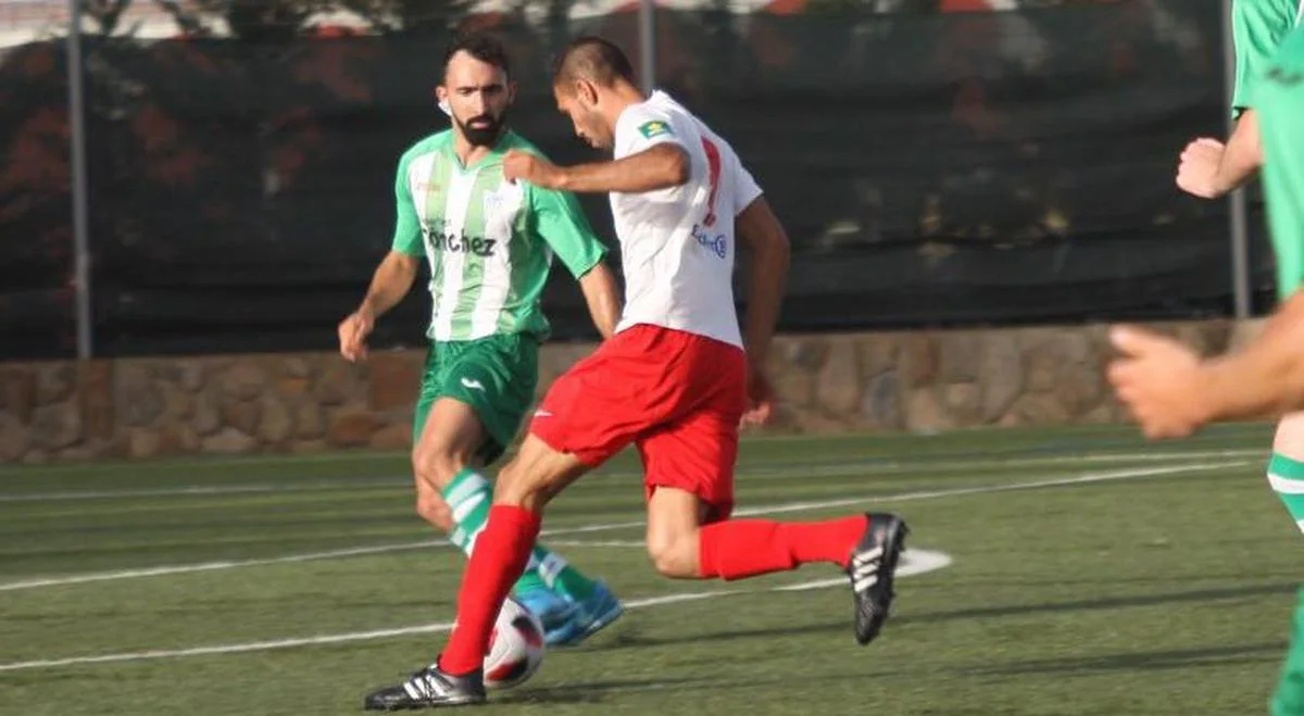 El Santa Marta de División de Honor cae ante el Ribert 1-3 y el de Tercera empata 0-0 ante la Cebrereña