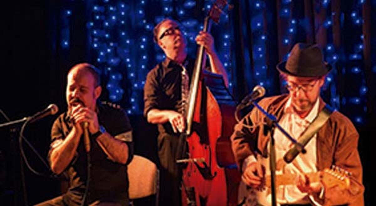 Los conciertos de Verano se escribe con Blues continúan este jueves con el trío de Alan Bike Los tres cerditos
