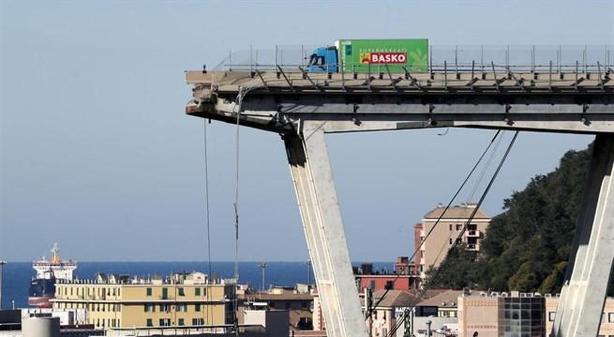El Gobierno italiano amenaza con retirar la concesión a empresa de autopistas tras la tragedia de Génova
