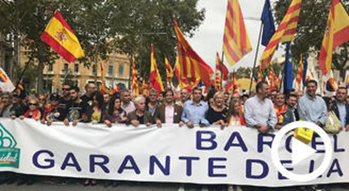 300.000 personas inundan Barcelona por la unidad de España y para pedir prisión para los golpistas