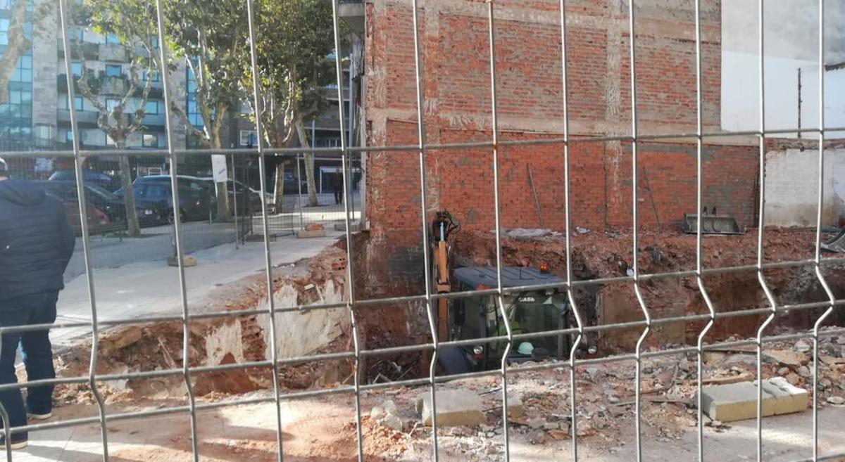 Arrancan las obras en el solar del edificio en el que se produjo la explosión de gas en el Barrio Vidal