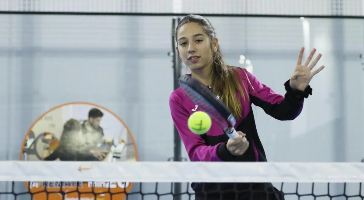 Carmen Goenaga: la jugadora de pádel salmantina que, con solo 14 años, está entre las 100 mejores del mundo