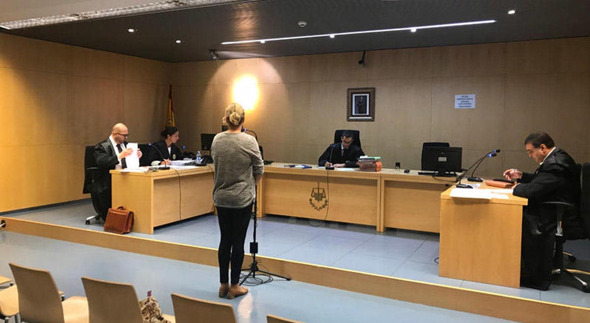 La cuidadora que retorció la mano a un anciano en Béjar quiere seguir trabajando con mayores