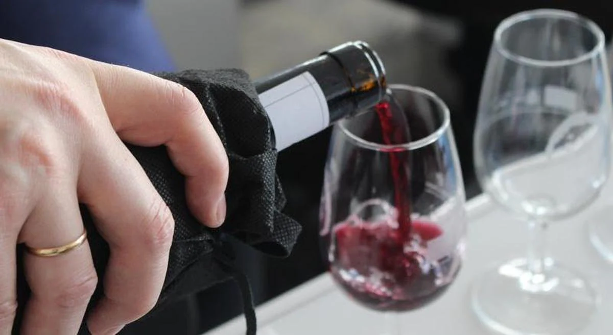 7 trucos para servir el vino como Dios manda