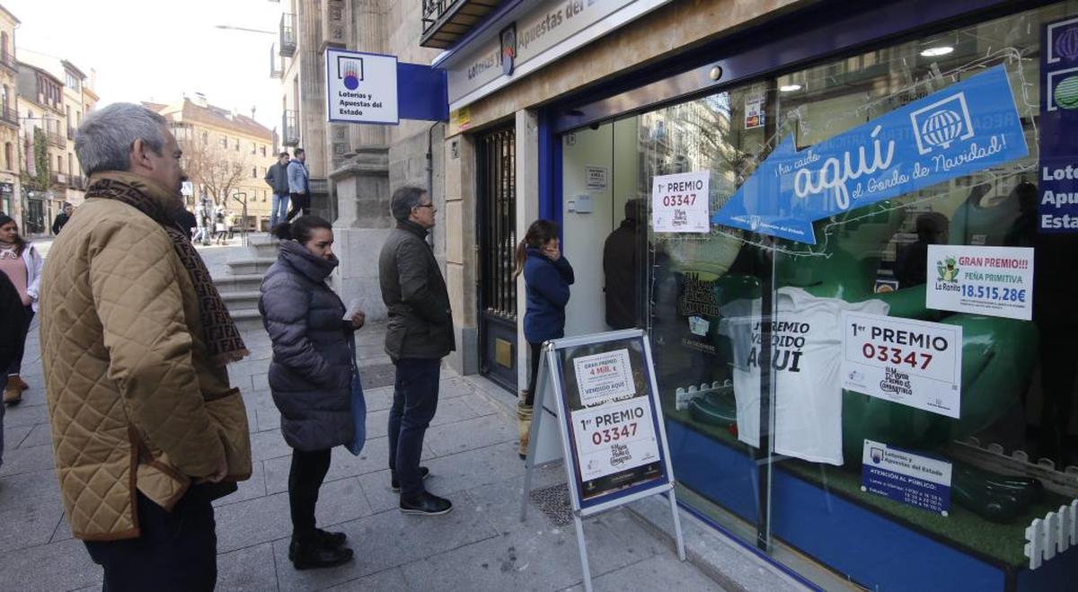 El 'efecto llamada' del Gordo: colas en Salamanca para comprar lotería de 'El Niño'
