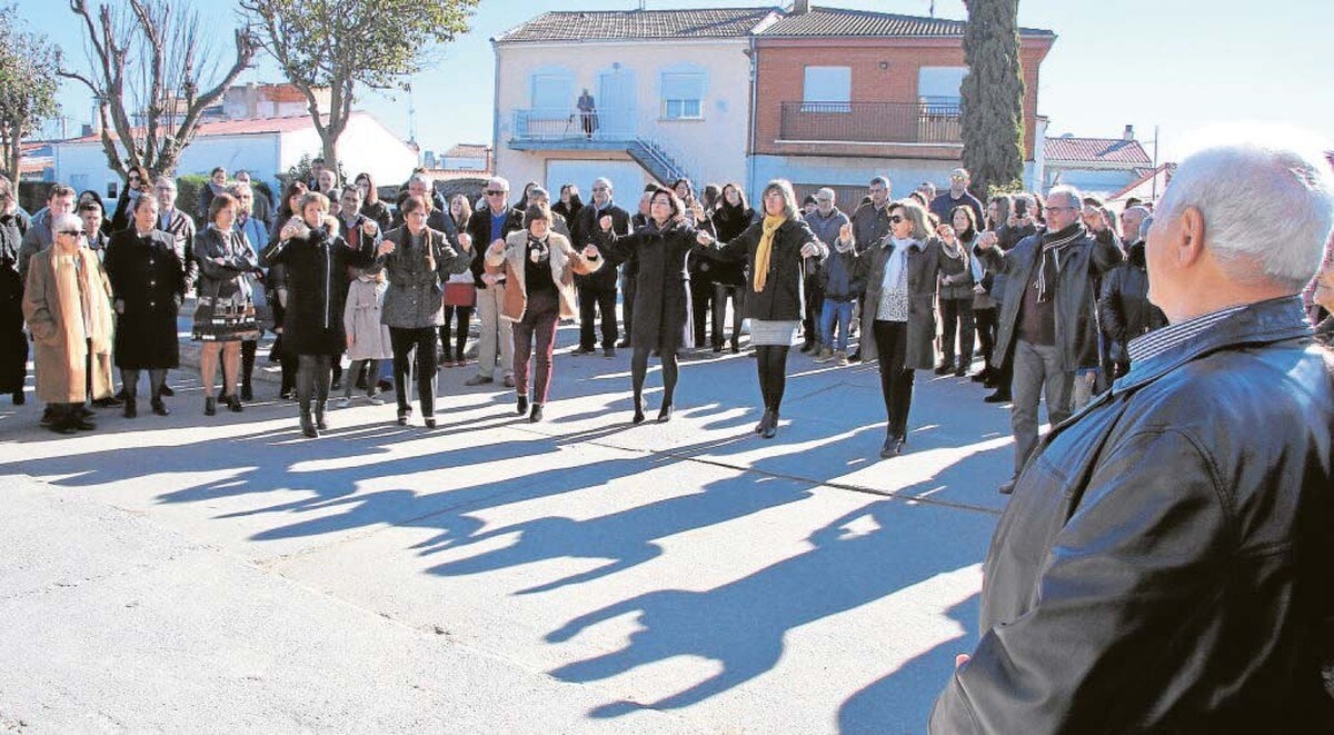 Navales se echa a la calle para celebrar San Silvestre