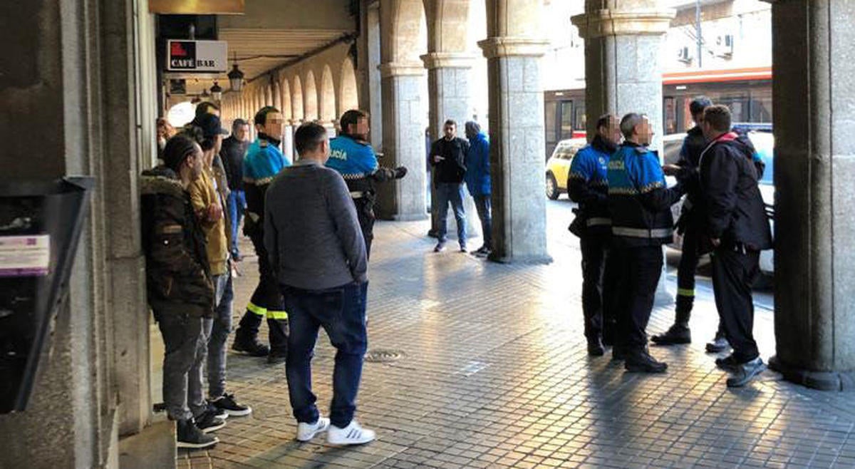 Multitudinaria pelea a las puertas de un bar de Gran Vía